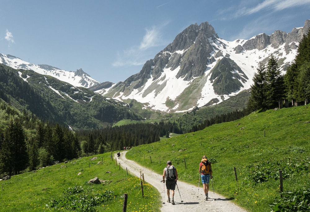 Turisté ve francouzských Alpách